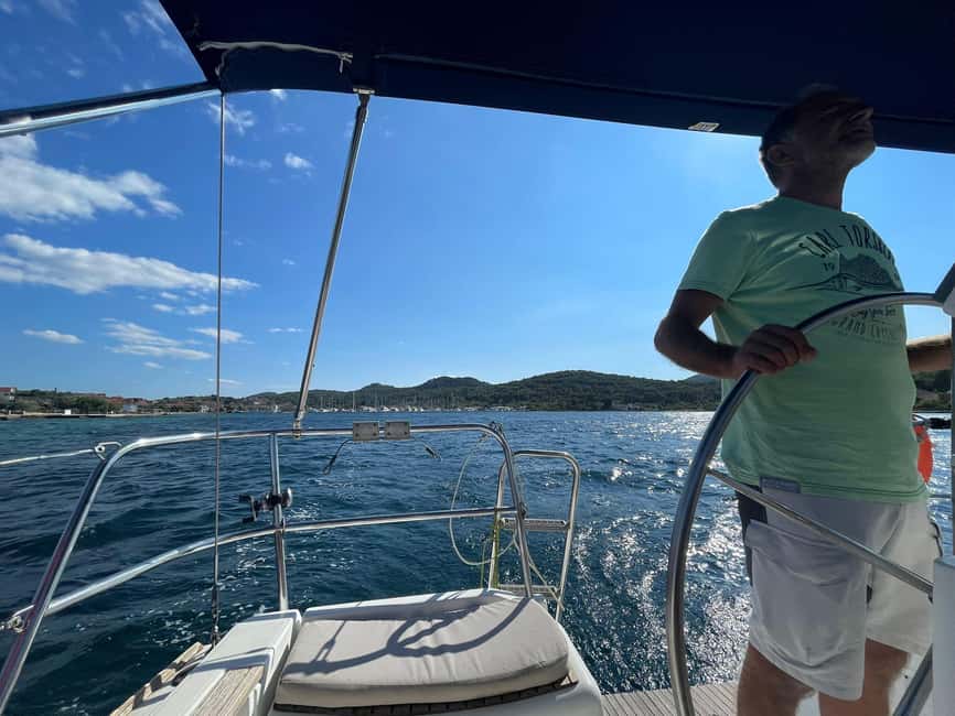 Elegant Day-Sailing Tour-Lunch&Drinks included - A Yacht That Lets You Take the Day Slowly