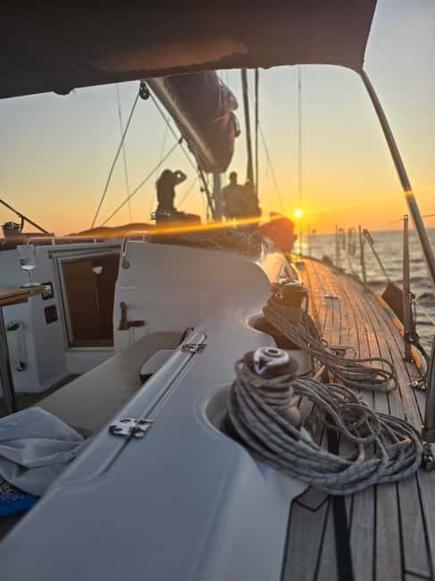 Elegant Sunset cruise under sails,large yacht,full comfort - Champagne, photos, and the right amount of celebration