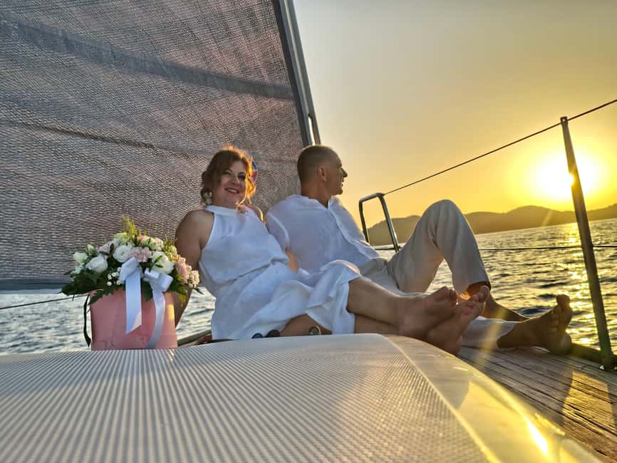 Elegant Sunset cruise under sails,large yacht,full comfort - How the small group changes the experience