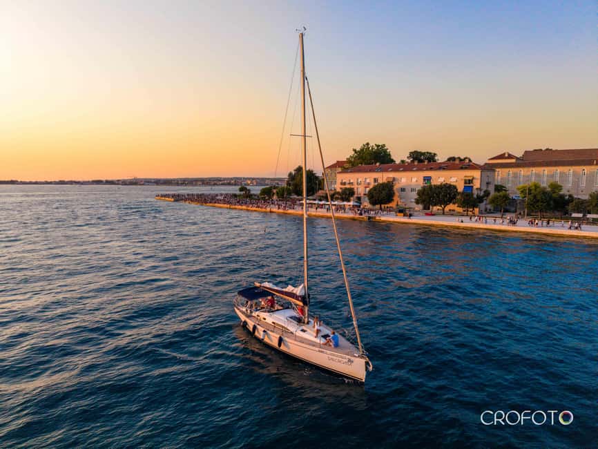 Elegant Sunset cruise under sails,large yacht,full comfort - Around the old town, with the city at your shoulder