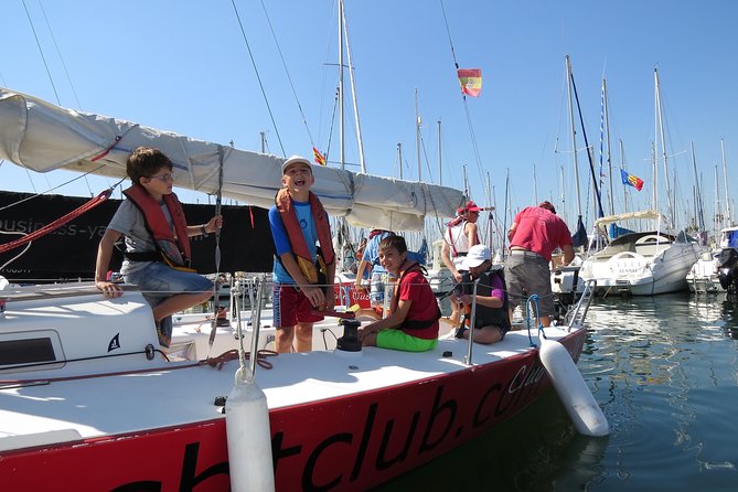 Family Sailing Tour in Barcelona - Choosing the right departure time