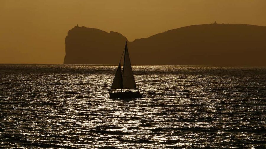 From Alghero: sunset on a sailing boat with aperitif - Practical preparation for the jetty