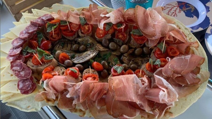 From Cannigione: Sailboat Tour in La Maddalena Archipelago - The food is a real part of the value