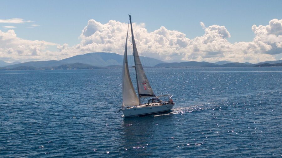 From Cannigione: Sailboat tour of La Maddalena Arcipelago - The first sail to Santo Stefano