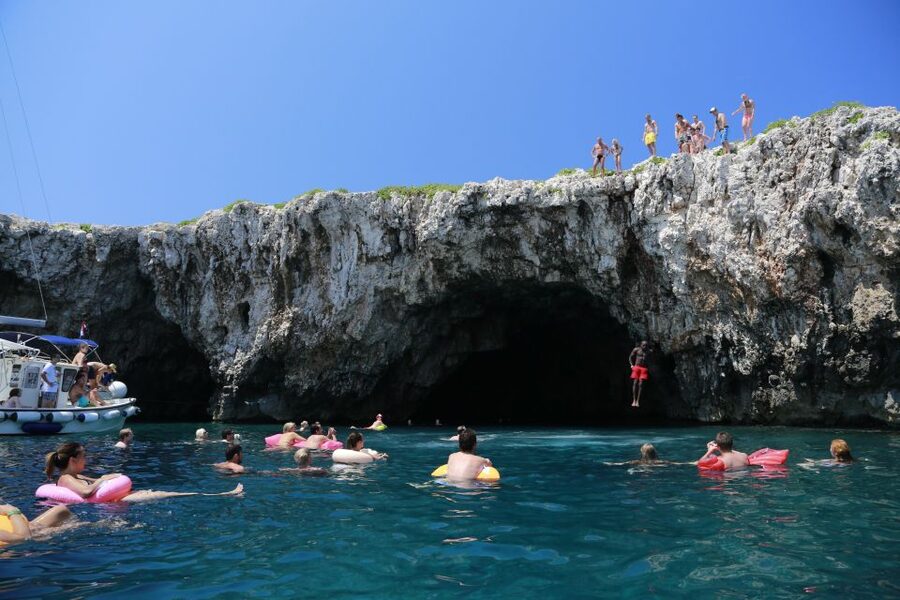 From Hvar: Pakleni Islands & Red Rocks Comfort Sailboat Tour - Who should book this tour?