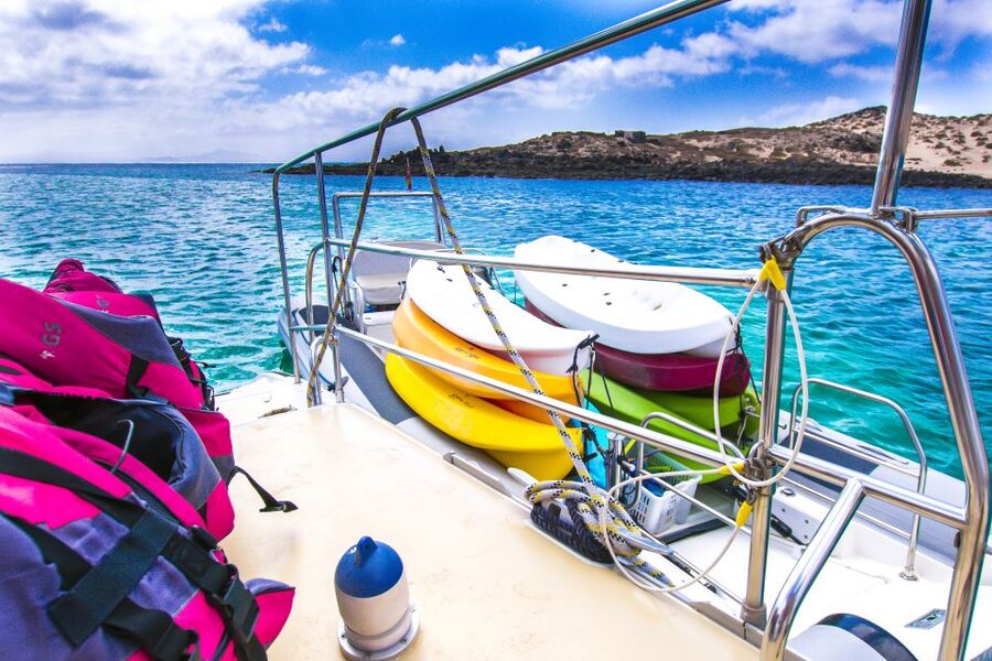 From Lanzarote: Sailing Day Trip Around La Graciosa - Sailing along La Graciosa’s south coast