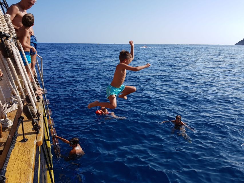 From Palamós: Southern Coast Sailing Tour - What the crew adds to the afternoon