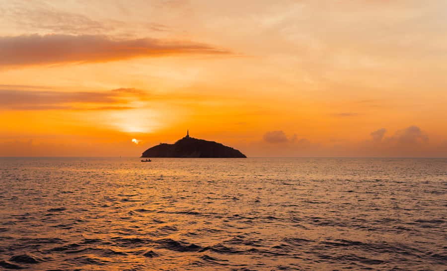 From Santa Marta: Sunset Sailboat Tour with 2 Beverages - How comfortable is this classic sailboat?
