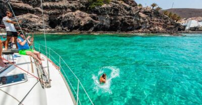 Sailing with Snorkeling and Dolphin Watching