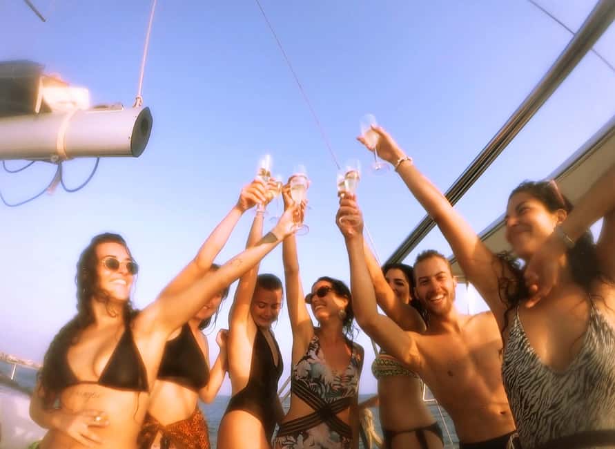 Full day sailing boat in Sal, Cape Verde:taste the Atlantic! - The crew sets the tone