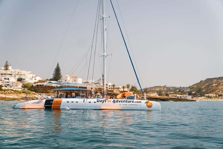 FUN & CHILL – GOLDEN COAST SAILING TOUR - Cruising toward Praia da Luz