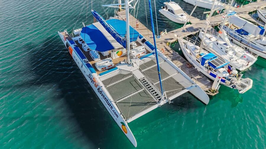 FUN & CHILL – GOLDEN COAST SAILING TOUR - The catamaran, bar, and onboard mood