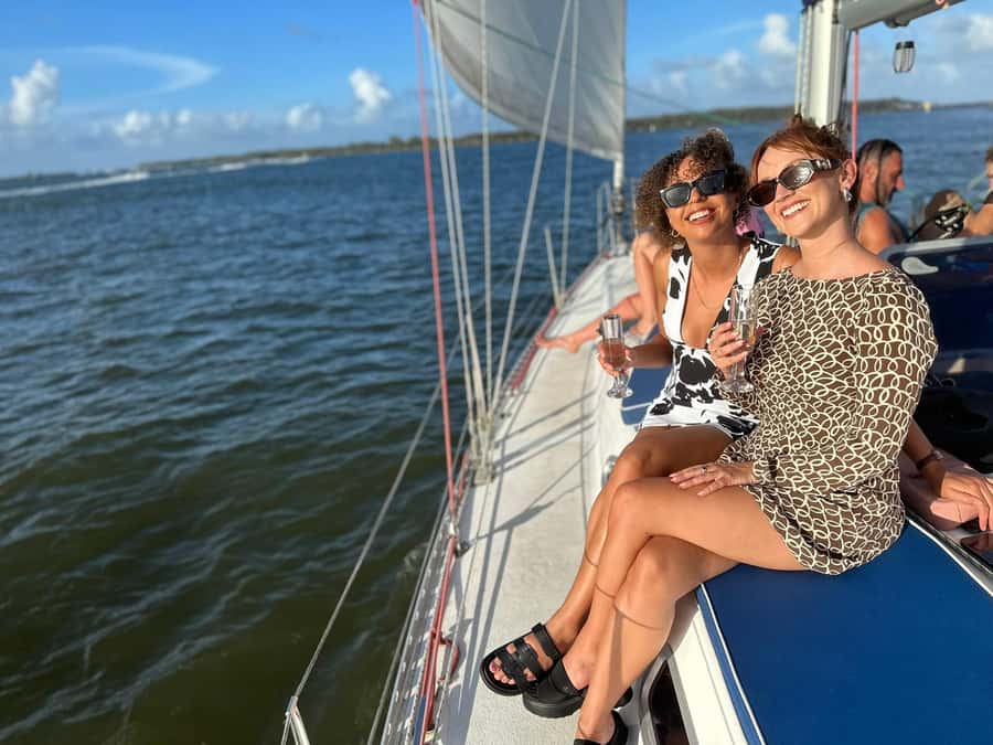 Gold Coast: Midday Sailing Cruise incl food & drinks - Why a midday sail works so well