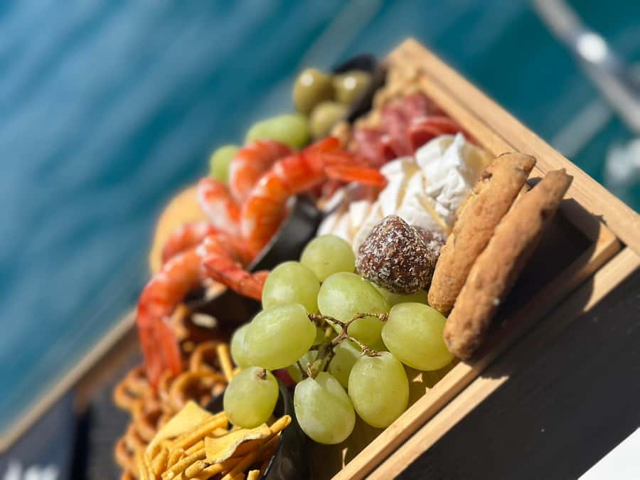 Gold Coast Private Sunset Sailing Charter w/ dinner & drinks - Meeting at Seaworld Drive Boat Ramp