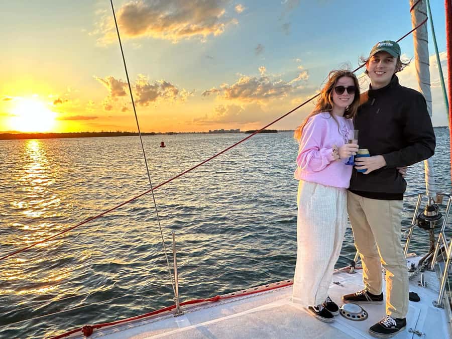Gold Coast: Sunset Sailing Cruise incl food & drinks - What is served on board