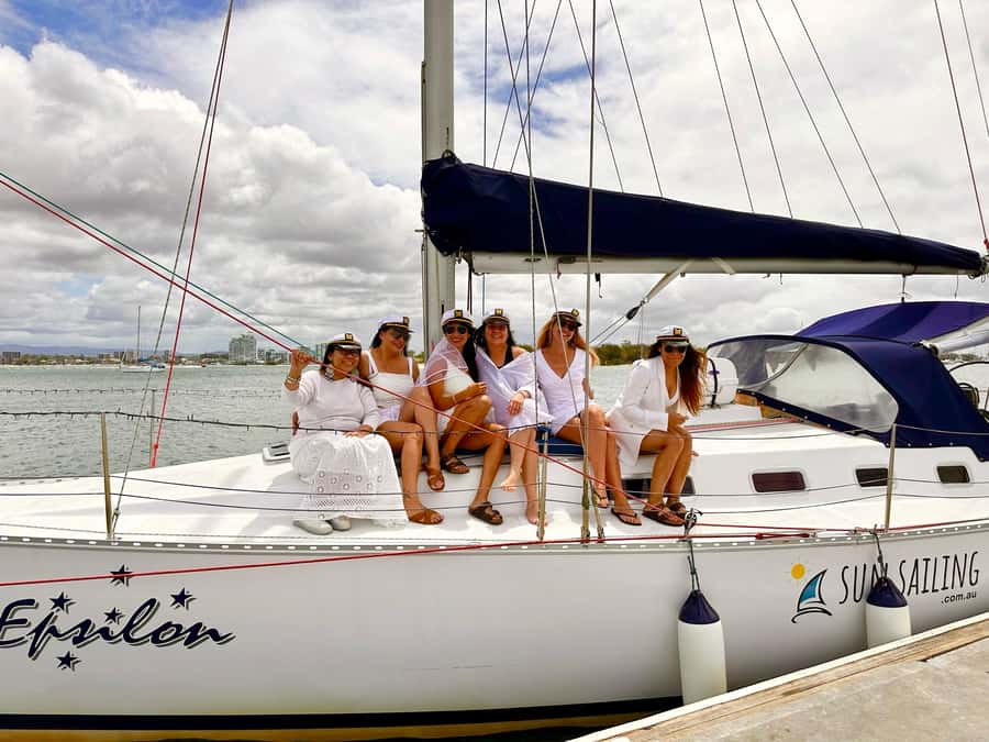 Gold Coast: Sunset Sailing Cruise incl food & drinks - Practical advice for a comfortable evening
