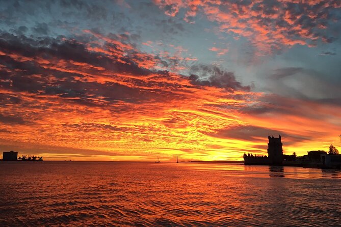 Golden Hour Boat Tour - Sailing by the Monuments with Wine - Crossing Toward Belém
