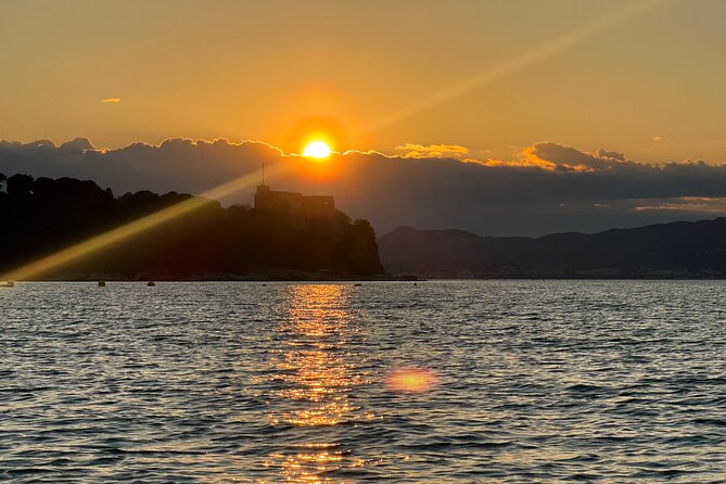 Golf Juan: Sunset Sailing Cruise with aperitif at the Island - The sunset sail back to Antibes