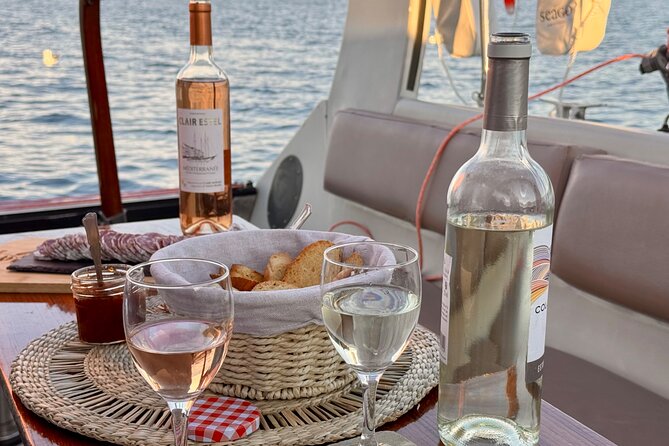 Golf Juan: Sunset Sailing Cruise with aperitif at the Island - Cruising past the Lérins Islands
