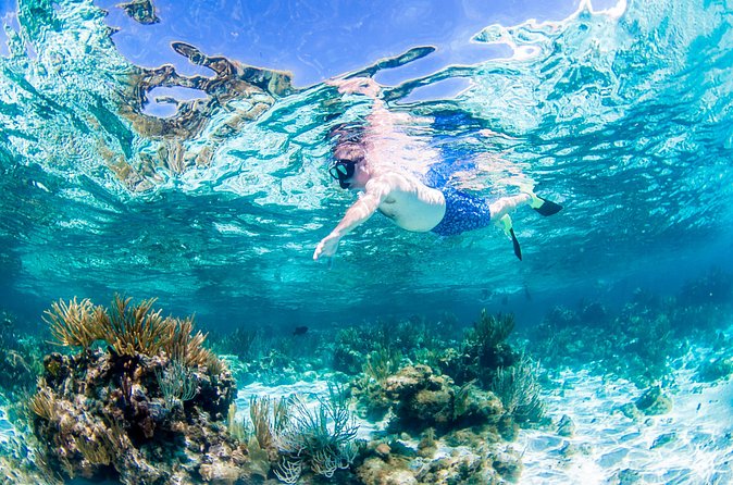 Grand Cayman Kittiwake and Reef Sail - Sailing Seven Mile Beach between the stops