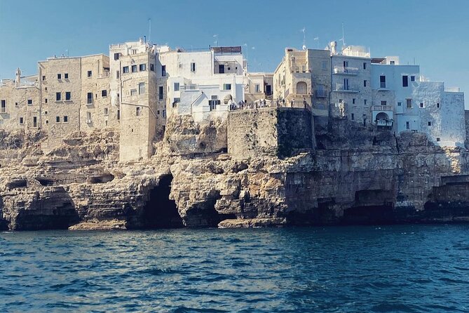 Group tour by sailing boat in Polignano a Mare - A Small Boat Makes the Difference