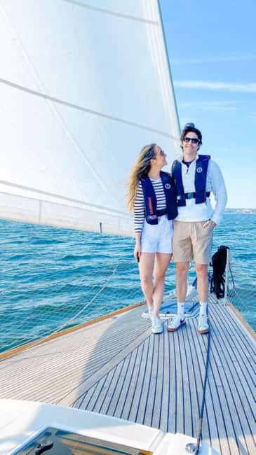 Halifax: Signature Adventure Sail - Meeting the J Farwell on Halifax Waterfront