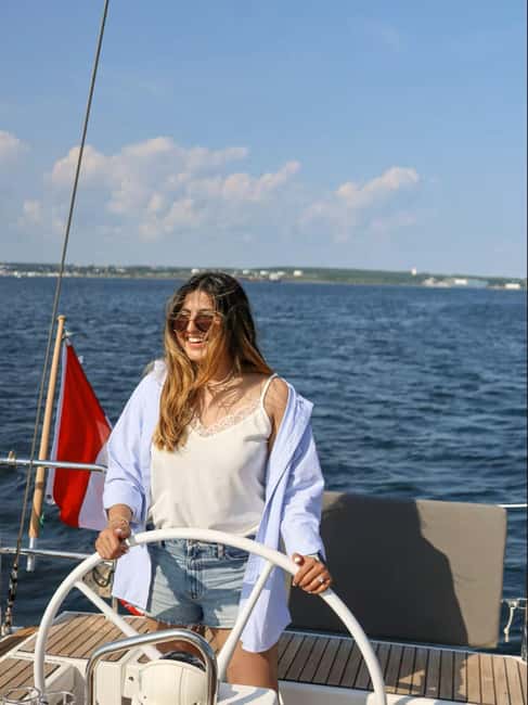 Halifax: Signature Adventure Sail - Seeing Halifax Harbour from the bow