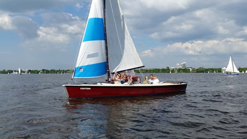 Hamburg: 1.5-Hour Sailing Sightseeing Tour on Aussenalster - Key Points at a Glance