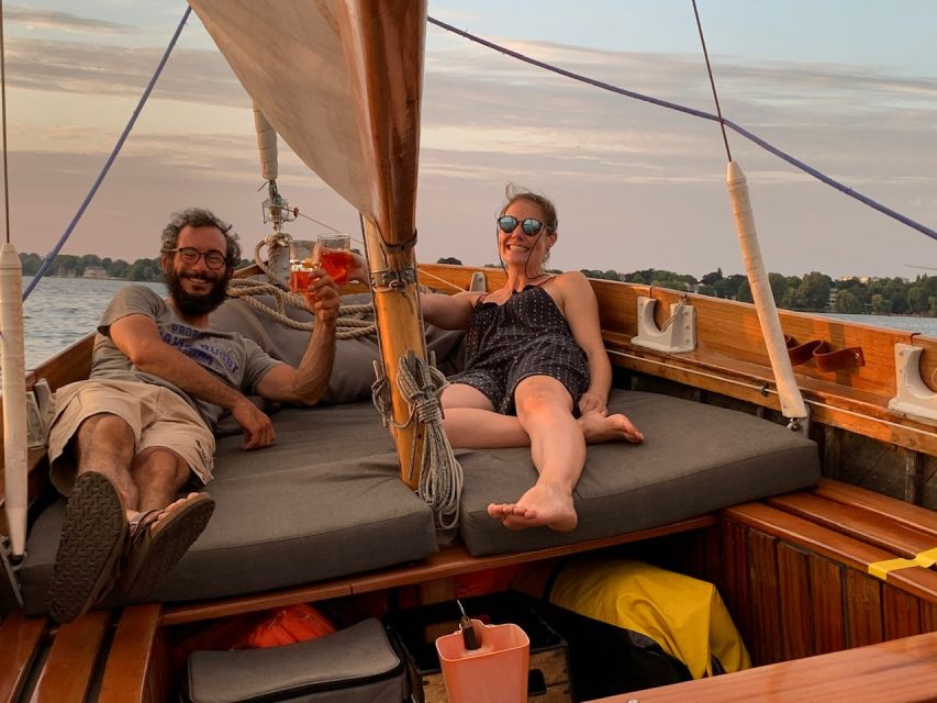 Hamburg: Alster River Sailboat Tour with Sundowner - How the views compare with a land-based Hamburg tour