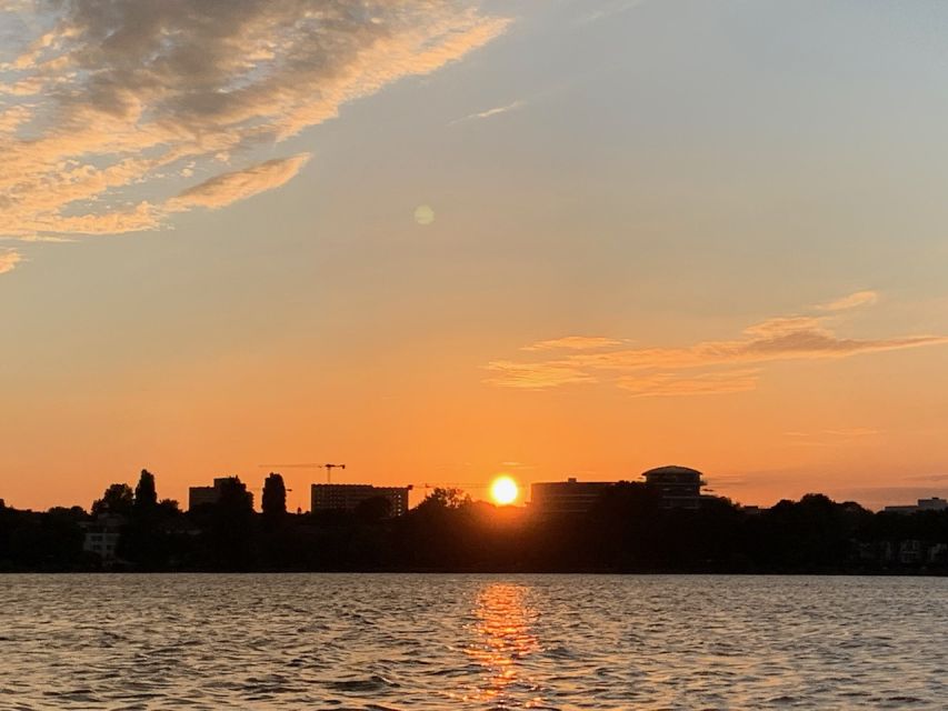 Hamburg: Alster River Sailboat Tour with Sundowner - Who will enjoy this Alster sailing most?