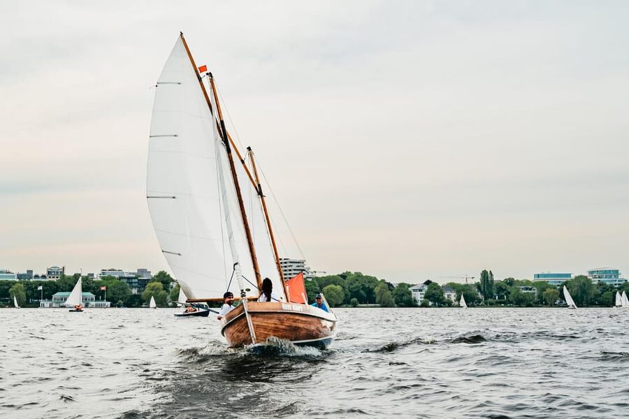 Hamburg: Alster River Sailing Tour on a 2-Masted Sailboat - Hamburg landmarks from the Alster
