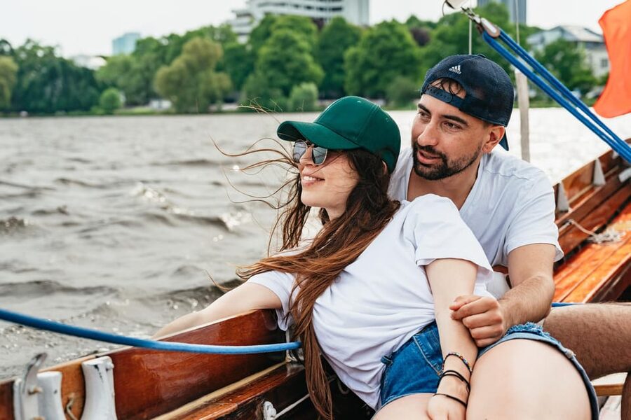Hamburg: Alster River Sailing Tour on a 2-Masted Sailboat - What 90 minutes feels like