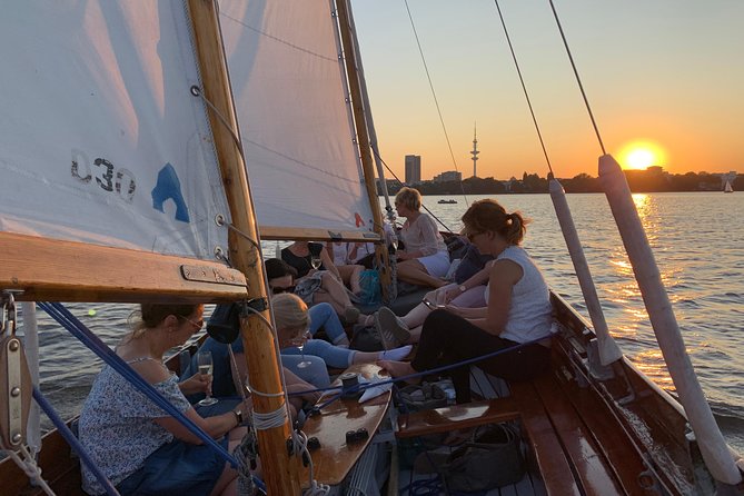 Hamburg Small-Group Sunset Sailing Cruise on Lake Alster - The English-language question