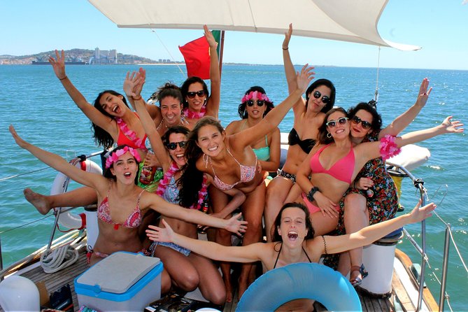 Hen Party in Lisbon on a vintage Sailboat - The crew and pre-party coordination