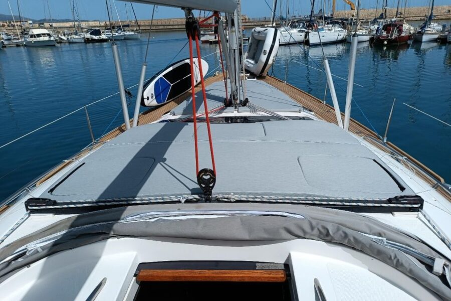 Heraklion: Dia Island Luxury Sailing Trip with Meal & Drinks - Three and a half hours beside protected Dia Island
