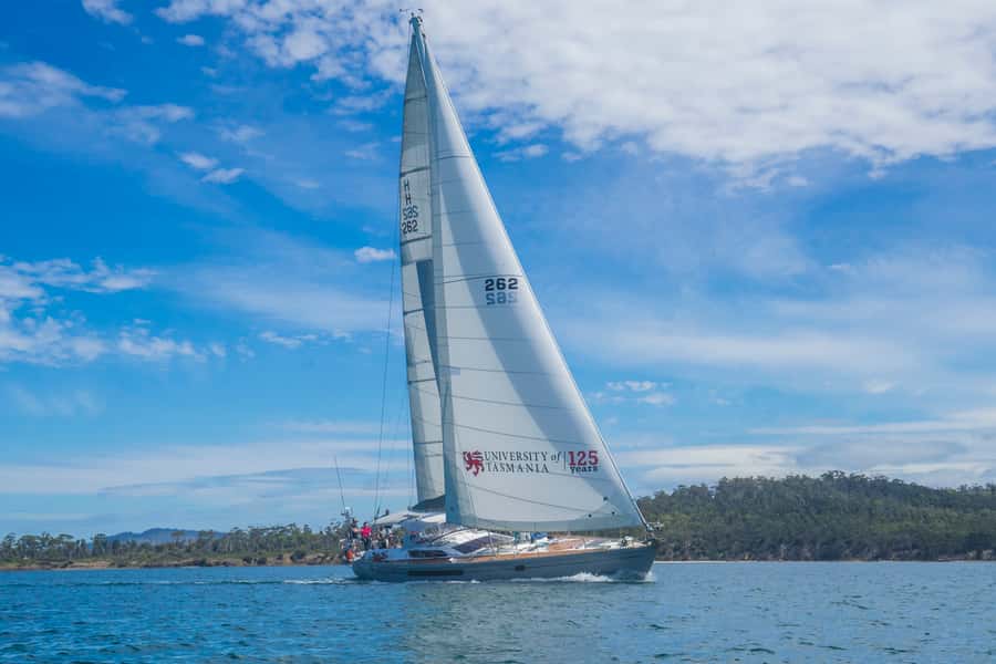 Hobart: Luxury Yacht Scenic Sailing Tour with Snacks - Key points before you book