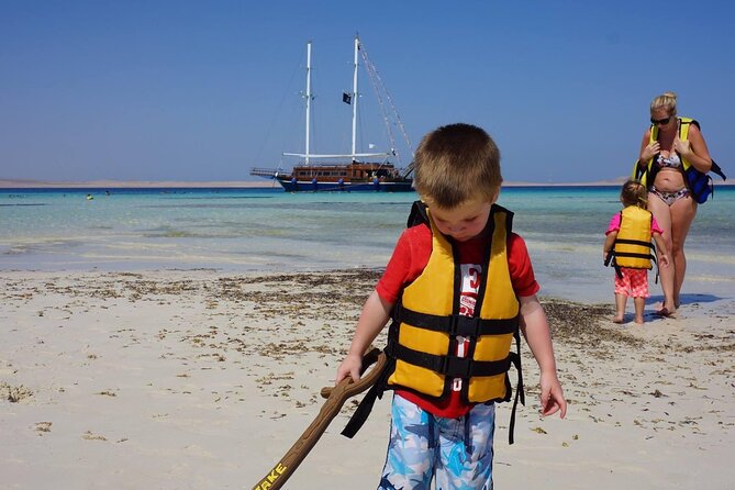 Hurghada Pirates sailing boat to Orange bay & Buffet Lunch - What lunch is like aboard the boat