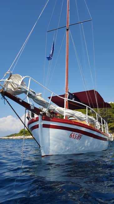 Hvar: Pakleni Islands Sailing Tour with Brunch - Four stops, with your say in the schedule