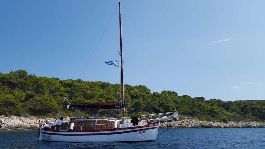 Hvar: Pakleni Islands Sailing Tour with Brunch - Sveti Klement and the 21-island chain