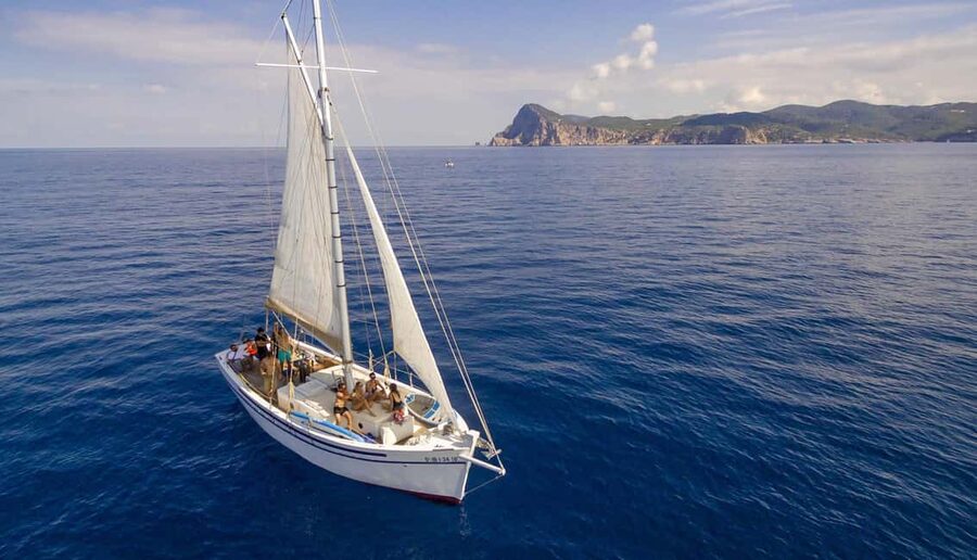 Ibiza: Sunset Private Sailboat with Tapas & Premim Open Bar - Why the old sailboat changes the evening