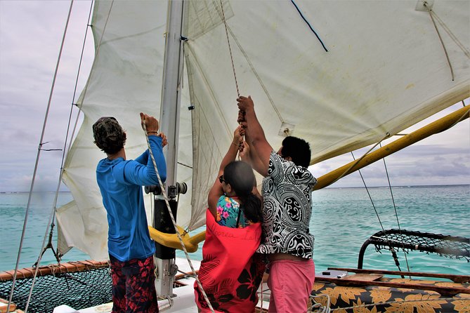 Introduction to sailing and discovering the lagoon - Meeting the Vaapiti at Moorea’s Hauru coast