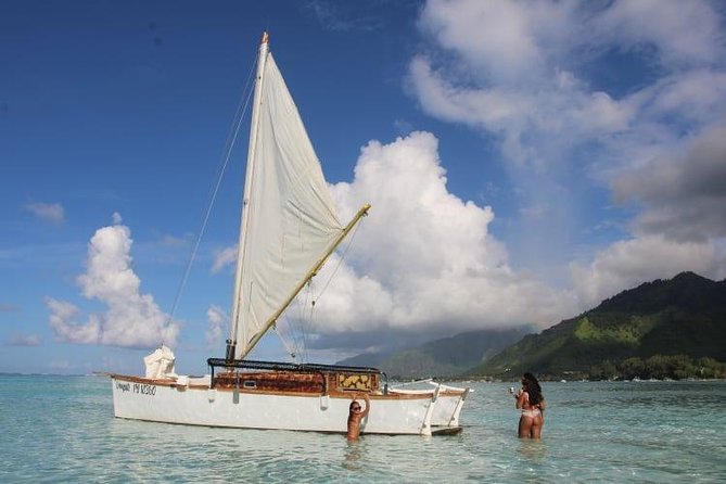 Introduction to sailing and discovering the lagoon - Snorkeling among rays, sharks, fish, and tiki figures