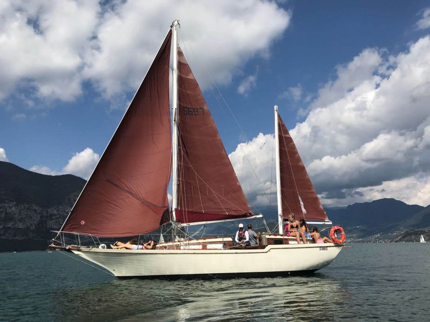 Iseo Lake: tours on a historic sailboat - What the feedback tells you about the skipper