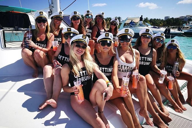 Isla Mujeres Catamaran Luxury Sailing Experience - Lunch, drinks, and the mood onboard