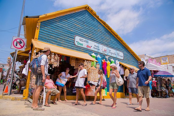 Isla Mujeres Luxury Sailing: Adults Only or Family Friendly - Lunch on board: convenient, but do not expect a feast