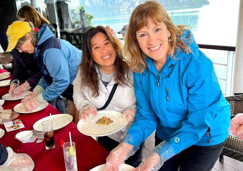 Jade Sails: The most luxurious day cruise explore Lan Ha Bay - A cooking demonstration before the return trip