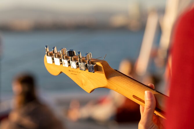 Jazz and Chill Out Sailing in Barcelona - Drinks, bar service, and the best time to sail