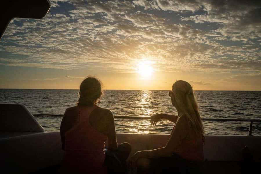 Kailua-Kona: Manta Ray Snorkeling and Sunset Sailing Cruise - Key points to know before you book