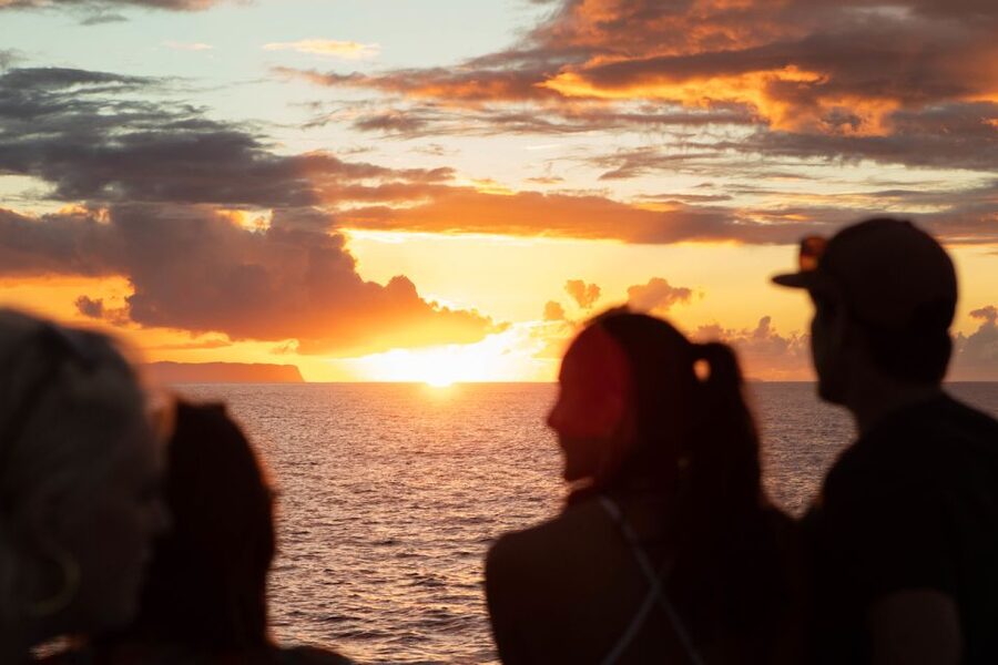Kauai: Napali Coast Sunset Sailboat Tour with Dinner - Practical advice for a smoother evening