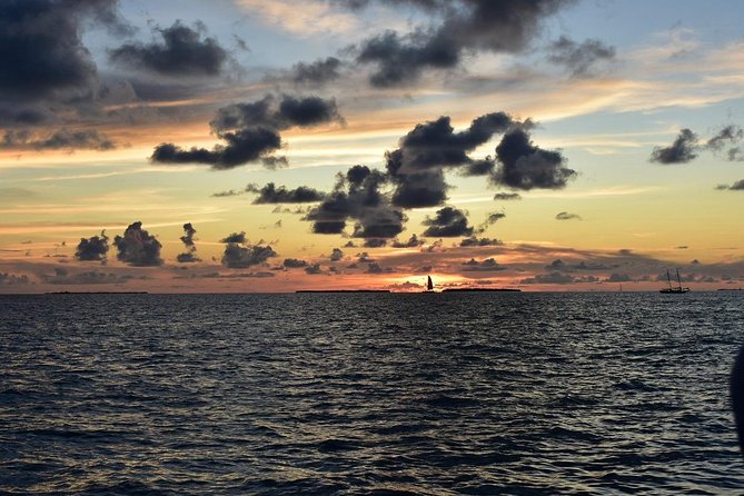 Key West Small-Group Sunset Sail with Wine and Hors d'oeuvres - What the $125 price includes
